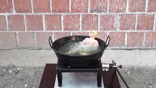 EXPERIMENT Stretch Armstrong in 300° HOT Oil