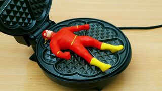 EXPERIMENT WAFFLE IRON vs THE FLASH STRETCH FIGURE (Oddly satisfying)