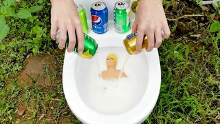 Stretch Armstrong vs Coke, Fanta, Sprite, Monster, Fruit, Pepsi and Mentos in an underground toilet
