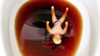 Experiment !! Stretch Armstrong VS Cola, Sprite, Pepsi, Yedigün, Mtn Dew and Mentos in toilet