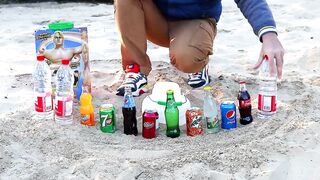 Experiment ! Stretch Armstrong vs Pepsi, Dr Pepper, Coca-Cola, Sprite, Schweppes vs Mentos