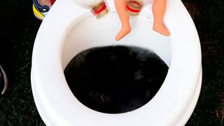 Experiment ! Big Stretch Armstrong vs Small, Cola, Pepsi, Mirinda, Sprite and Mentos in Toilet