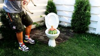 Experiment ! Stretch Armstrong vs Watermelon, Coca-Cola, Pepsi, Fanta and Mentos in Toilet