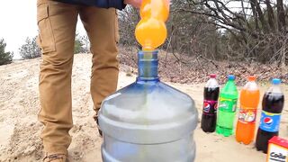 Experiment: Coca-Cola and Pepsi vs Mentos in a Giant Balloon! Super reaction!