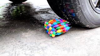 Aplastando Cosas Crujientes y Suaves! Experimento: Car vs Rainbow Balloons and Mentos