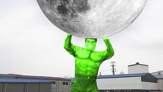 Superheroes VS Giant Hulk