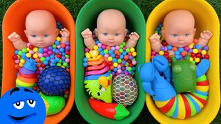 Learn Colors with Baby Dolls | Colorful Toys for Kids