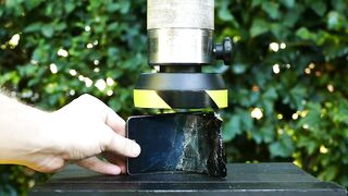 CRUSHING A SAMSUNG SMARTPHONE WITH HYDRAULIC PRESS