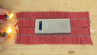 Samsung Galaxy S10 vs 1000 Firecrackers