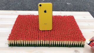 iPhone XR vs 10 000 Matches