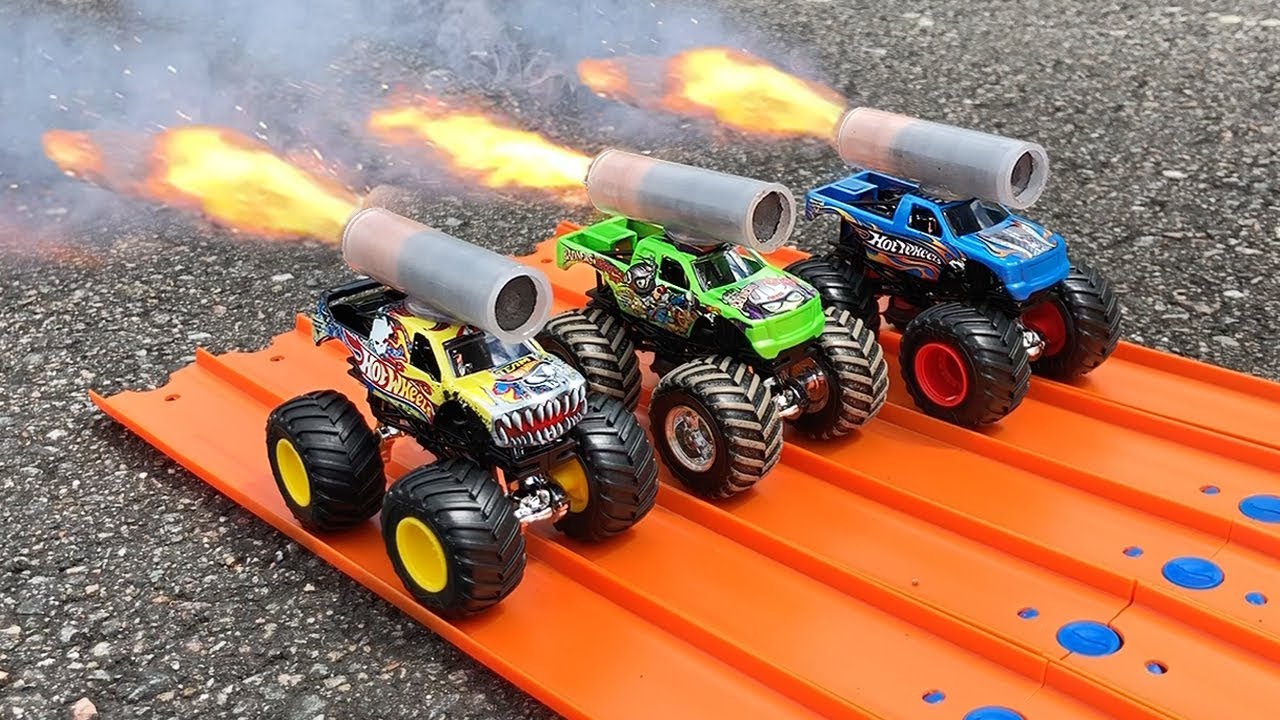 HOT WHEELS MONSTER TRUCKS ROCKET POWERED RACE