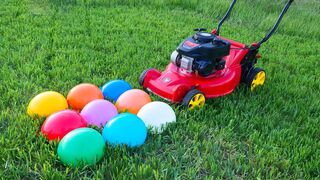 Experiment: Lawn mower vs Balloons of Water