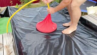EXPERIMENT: POOL vs GIANT WATER BALLOON 200 L.