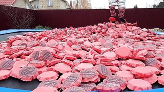 TRAMPOLINE FILLED WITH 1000 MEGA WHOOPEE CUSHIONS