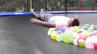 1000 WATER BALLOONS ON TRAMPOLINE