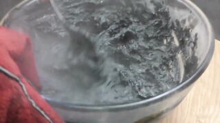 DIY HOW TO MAKE BLACK ICE CREAM IN 1 MINUTE USING LIQUID NITROGEN