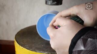 EXPERIMENT FIRECRACKERS vs HYDRAULIC PRESS