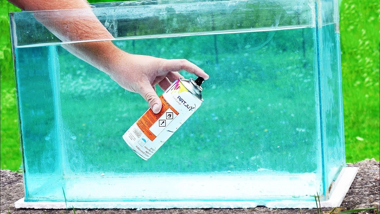 EXPERIMENT SPRAYING COLOR SPRAY UNDERWATER