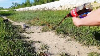 Experiment Coca Cola and Mentos!