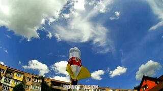 Experiment: Giant Mentos Balloon Put In Coca Cola