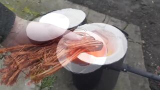 Experiment: Lava Vs Giant Chupa Chups