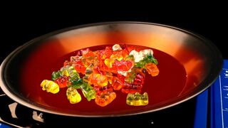 EXPERIMENT What happen if put Gummy Bears in HOT PAN