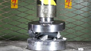 Crushing Kettlebell and Dumbbell with 150 Ton Hydraulic Press