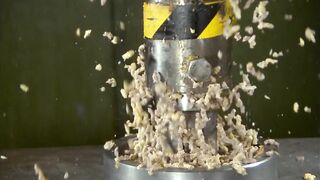 Crushing Hamburgers with Hydraulic Press | in 4K