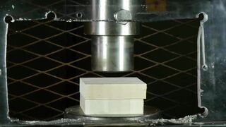 Crushing Different Woods with Hydraulic Press