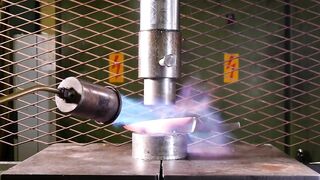 Crushing RED HOT 1000°C KNIFE with hydraulic press