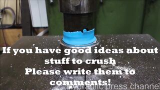 Crushing Christmas with hydraulic press
