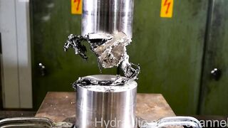 iPhone 7 press test with hydraulic press