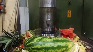 Hydraulic press kitchen: Fruit salad