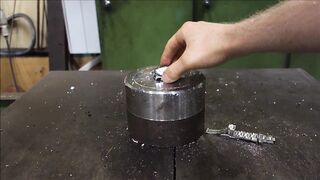 Crushing watch with hydraulic press