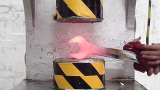 Oversized wrench VS hydraulic press, no one can guess the result?