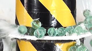 200 tons of hydraulic crushed 100 glass balls, the effect is shocked!