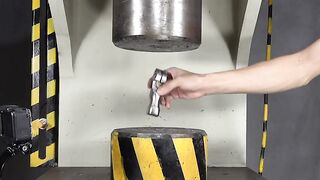 The solid hammer and hydraulic press are dry, to see who will be hard?