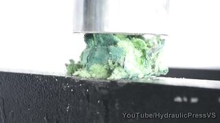 Sponge vs Hydraulic Press - How to get a sponge dry