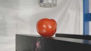 Tomato vs Hydraulic Press - Making ketchup